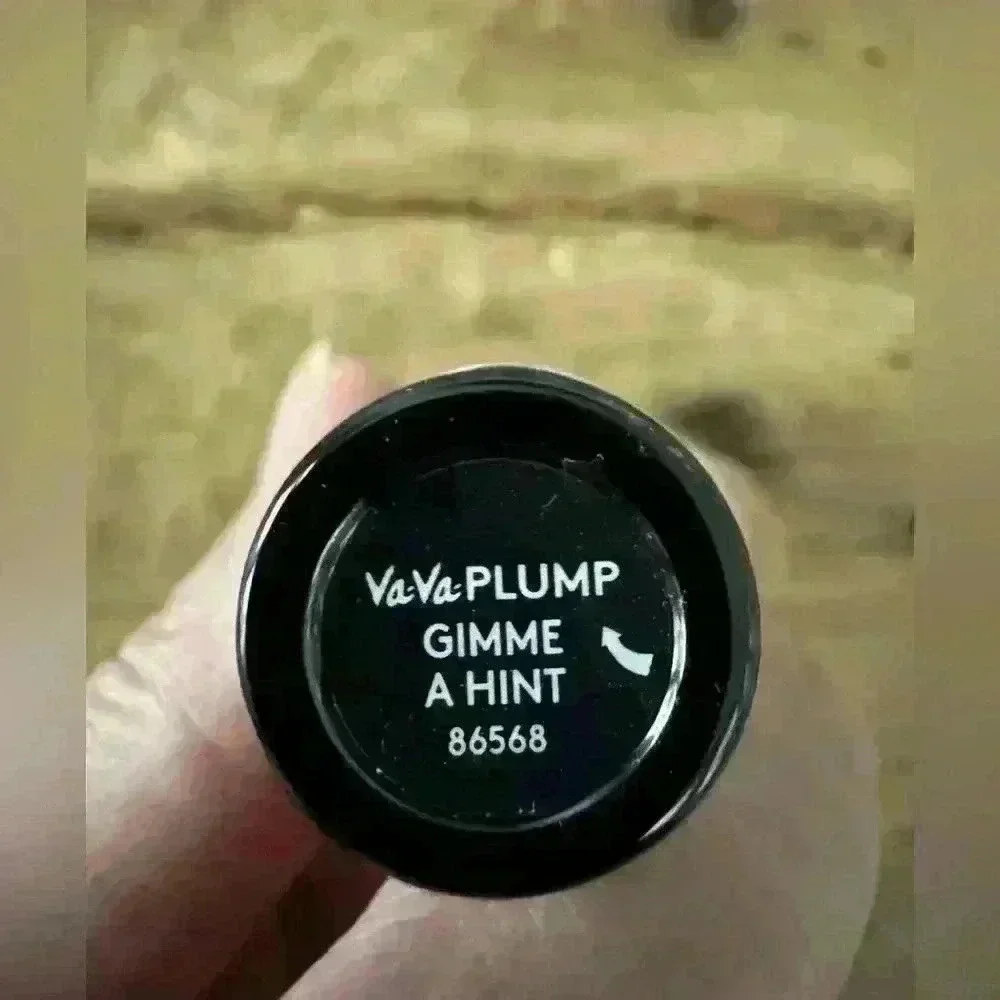 Buxom Va-Va-Plump Shiny Liquid Lipstick Lip Gloss~ Gimme A Hint ~Full Size NIB